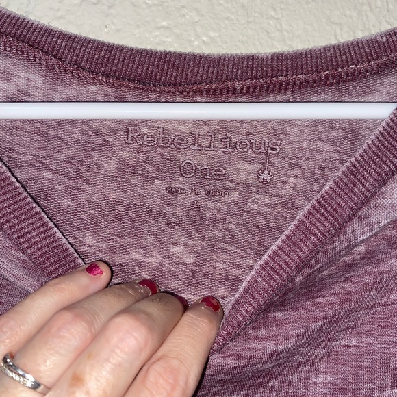 Cute Woman’s Light weight Sweater/Shirt - Picture 4 of 5